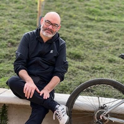 Proyectista que gusta del buen rock acompañado de una cerveza