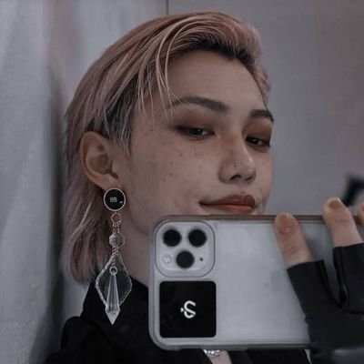 ⠀✦ 𝖘𝖍𝖊/𝖍𝖊𝖗
(𝐬)𝐭𝐚𝐲: 𝚊 𝚙𝚎𝚛𝚜𝚘𝚗 𝚠𝚑𝚘 𝚕𝚘𝚟𝚎𝚍 𝚂𝚝𝚛𝚊𝚢 𝙺𝚒𝚍𝚜 𝚖𝚘𝚛𝚎 𝚝𝚑𝚊𝚗 𝚊𝚗𝚢𝚝𝚑𝚒𝚗𝚐 ♡.