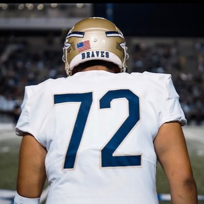 upnext_Flaco's profile picture. |St.John Bosco ‘25 | C/LG/RG/LS | 6’0 220| GPA 3.8 |