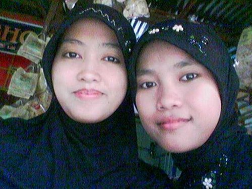 r3v0lusi's profile picture. 