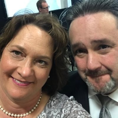 lorihewz's profile picture. 