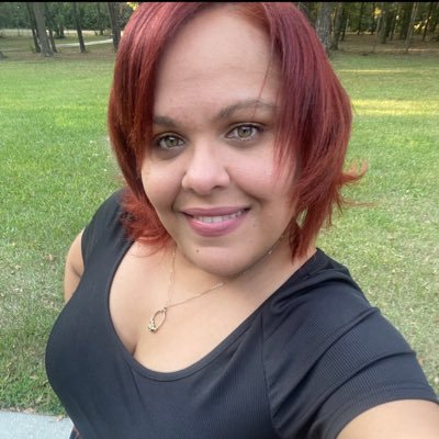 Girly gal, Mom, Wife & Professional. Love Music, Photography, Reading, Writing & Poetry. Daughter of God, aka my Papito Dios & Blessed.