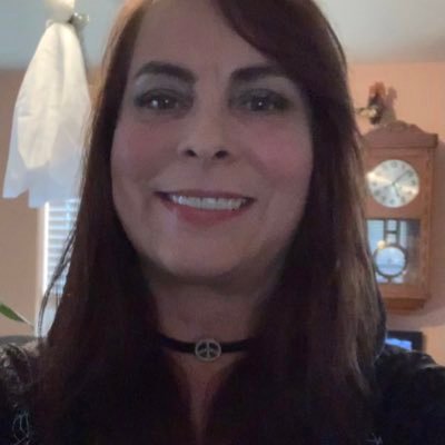 Fighting against fascism • 🫡USAF Loyalty 🇺🇸 • Mom of daughters • 1 Granddaughter • #WomensRights #ResistanceUnited #VoteBlue4Democracy
