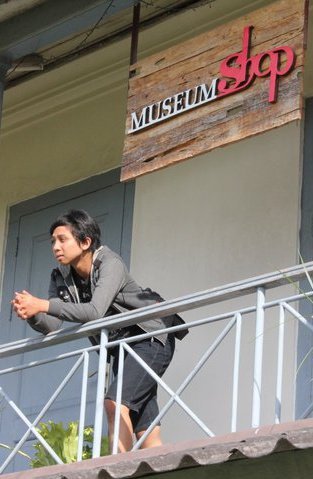 suke belajar.suka yang berbau etnik..
pengen bahagiakan ORTU.
jadi pemain accordion paling hebat .