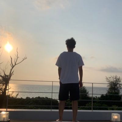 jumpone09's profile picture. 暗闇トランポリンフィットネスに爆ハマり中の30代男性🏃‍♂️ スリムな体型と健康心掛けています。とか言いながらお酒大好き。＃まちぴか ＃jumpone ＃筋トレ ＃猫好き ＃キャリアコンサルタント ＃健康 #カフェ ＃神戸 #三宮 #パパになりました