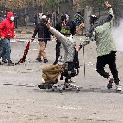 گریه نکن اسماعیل، جنگ است!
(آزدی خواه و مخالف هر نوع ولی طلب و سلطنت طلب)