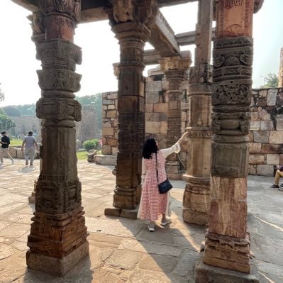 pragnya16's profile picture. Just a wandering soul;lost in her maze of a mind 💞