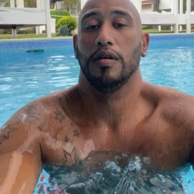 Why tease yourself with a peak if you can take a good l👀k 😉🤤🇵🇷🇹🇹🇩🇴 18+ cub gay asf 🐻