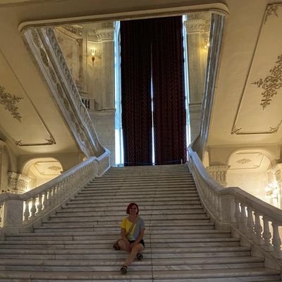 sem_guzel's profile picture. `İsmini hatırlayan son kişi öldüğünde hiç doğmamış olacaksın...`
Doğayı ve hayvanları çok seven bir İngilizce öğretmeni