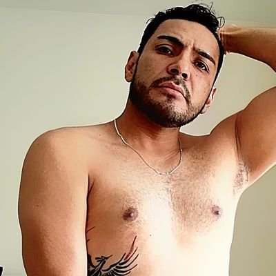 Me gusta mucho la musica, bailar y el trabajo es mi pasion.