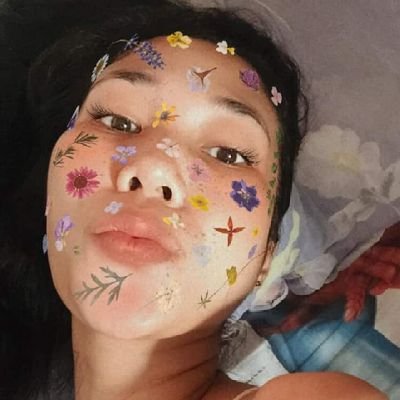 In a world full of roses be a sunflower.🌻https://t.co/U9LOUABOar
