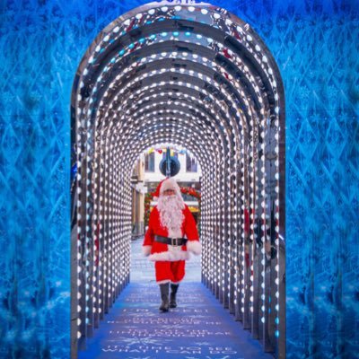 🎅🏽🎅🏽 Santa enjoys spending any downtime he has, exploring London, his favourite city 🎅🏽🎅🏽 IG @santaclauslondon TikTok @santaclauslondon_