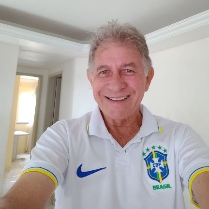 Brasileiro de direita conservador, patriota. 
Sou um daqueles brasileiros que não desiste nunca.