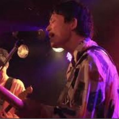 Singer, bassist and composer of a Japanese band “Sophomores”, love music and beer, keen to but never be sophisticated. ソフォモアズというバンドやってる永遠の大学二年生(サラリーマン