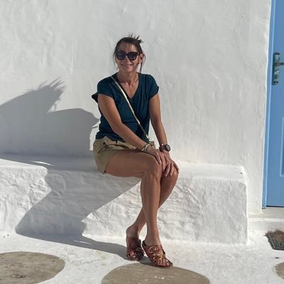 ParisianMermaid's profile picture. Sursum corda.