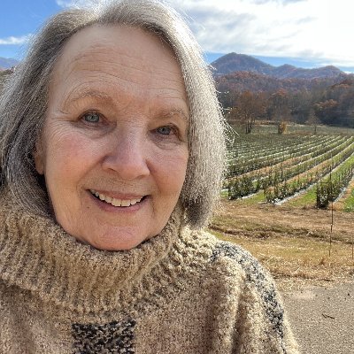 Linda McCoy Cromartie wrote Appalachian Trails as pen name #RuthMcCoy. Follows dogs,cats,pigs,other intelligent beings. #zshq https://t.co/OgeOpr1tQr NC