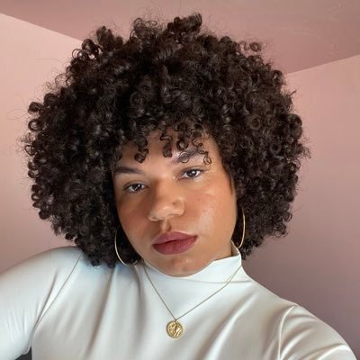 adayinhercloset's profile picture. 