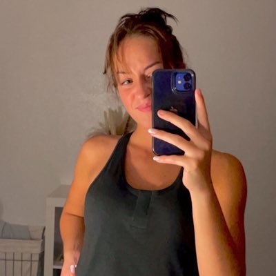 Debbs645814321's profile picture. 