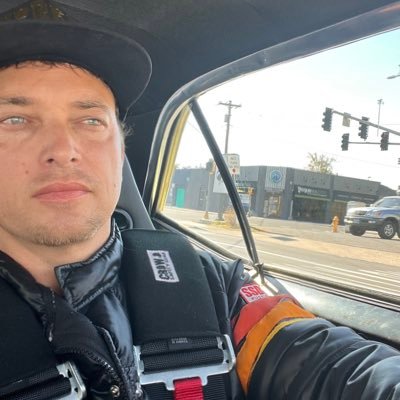 techvector's profile picture. Designer & Classic car enthusiast. DropScience/RareHeadstash/IPATHfootwear