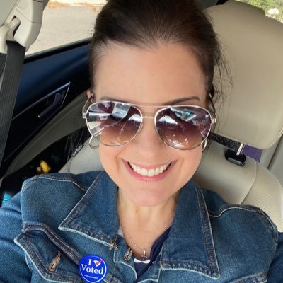 Shelli_Bee's profile picture. Proud American!
