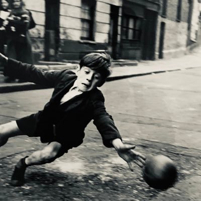 Just a personal X acc. | observing life as it happens | credo ut intelligam | @Arsenal | @RealMadrid 🦹🏼‍♂️⚽️| Photo:Roger Mayne.