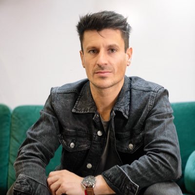 Ayudando a diseñadores gráficos a evolucionar y lograr más dinero por su trabajo.
🍣 Product Designer, ⌚️WF maker, 🏆 Diseñador de Watch Faces premiados.