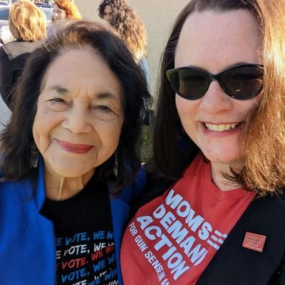 3rd 🌊 Feminist. GenX. Masshole Californian. LGBTQ #MomsAreEverywhere @MomsDemand #KHive @SCVdems Board #CA27 #BidenHarris2024 @EmergeCA 2023 class She/Her/Hers