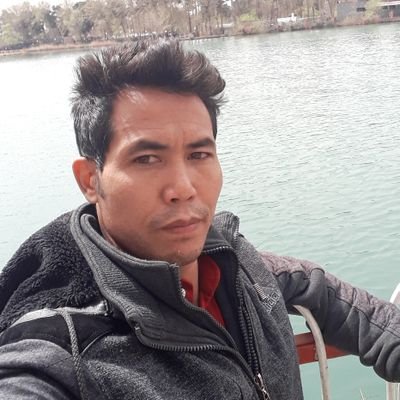 alihosini24's profile picture. 