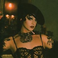 daddy's walking disaster (@vampirextrvgnzz) 's Twitter Profile