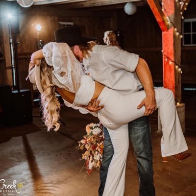 LoganMosser's profile picture. “family is forever”