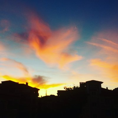 Yarek dixwazim /
Dil ji agir
/
Çav berbang
/
Raman wek avê zelal
/
Ji cenga min re dildar
/
Û dî dilê wê de jî ez…
Helbestvan / Nivîskar