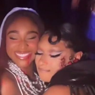 “mine mine mine 😍” “my beauty😍😍😍😍” “I love you & miss your face”@theestallion and @normani are my favs