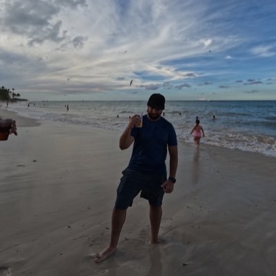 eduardobc17's profile picture. 29.PUCP.USF.Economist & Real Estate. Peruano🇵🇪