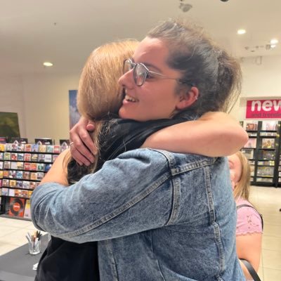 Em_0205's profile picture. 