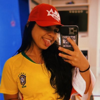 demonstrando meu amor e gratidão pela Samanta, que me ensinou a amar e a ser quem eu sou. — @eusamantalima. 🤍