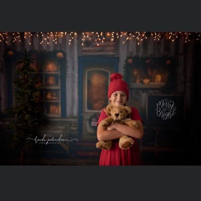 Proffessional, published photographer located in the PNW.