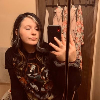 Freya Estella Raye Sharrer👶🏻♋️ metalhead. spooky emo slut. wiccan🪬 astrology enthusiast. crazy crystal lady. bats🦇 2/1/17 R.I.P | 4.3.16 R.I.P. KP @eminem