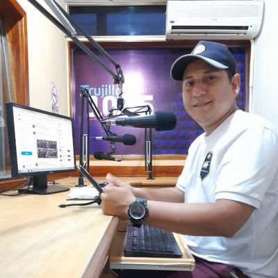 Hablo de fútbol en La 102.5FM | Soy Periodista |  PNI l En IG: @muchofutbolradio