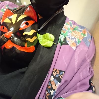 新アカウント作成致しました(^_^)名前はすざりと申します✨最近は和装にはまり中でござります。あと妖怪様の手下で写を撮る係も楽しんで致しておりまする😂我は紫の羽織を着て、狐面を背負い胸には葉っぱを着けているので、もしかしたらお狐様が人間という生き物に化けてるのかもしれません(;゚Д゚)(゚Д゚;(゚Д゚;)ワラ