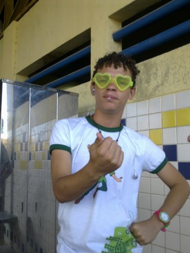 preciso de alguém q saiba me amar
pelo q eu sou naum pelo q eu faço
