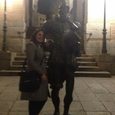 mujer, madre y ante todo persona. 
sufridora del ligamento arcuato.
no está permitido rendirse.
las enfermedades raras existen!!