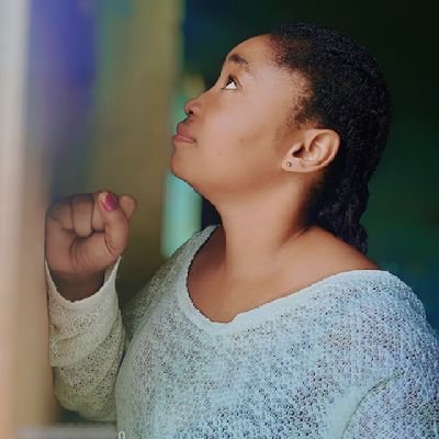 la force est dans le sourire je suis une légende j'exerce dans  plusieurs domaines,je suis optimiste, dynamique un peut timide mais déterminer 🫡 je crois💫