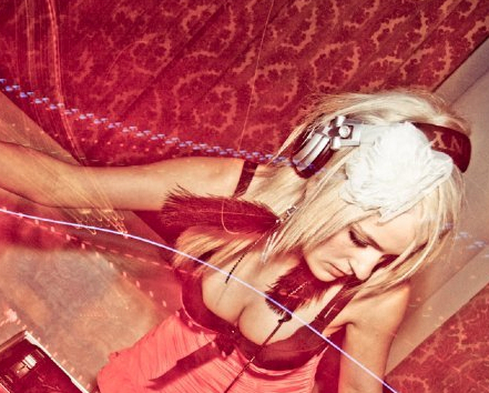 djvividiamond's profile picture. Is this thing on?