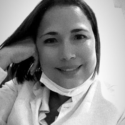 AngieMujica3's profile picture. Enfermera de vestimenta blanca com corazón rojo la vocación es mi devoción