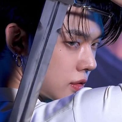 Mahiwaga pipiliin ka, sa araw-araw, @TXT_members ✨