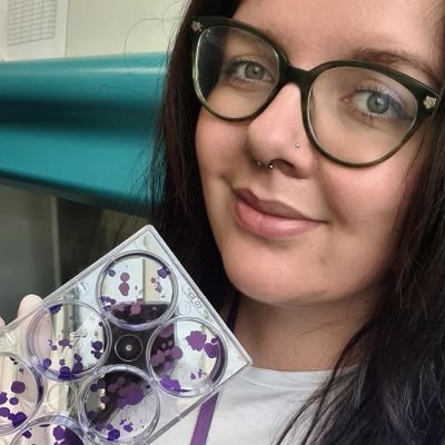 1st year PhD student @LifeScienceBath @uniofbath š©š»āš¬ Designing peptides to target MITF in melanoma š¬Views are my own. Insta: girlwithapipette. (she/her)