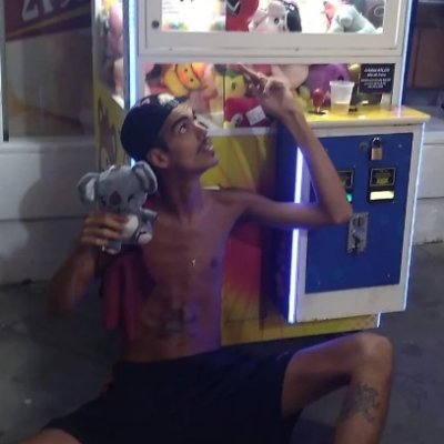 Gastronomia 4/5
reclamações e clubismo. um monstro, uma maquina de tuitar merda
C.E.C
Instagram: jotta.alves1