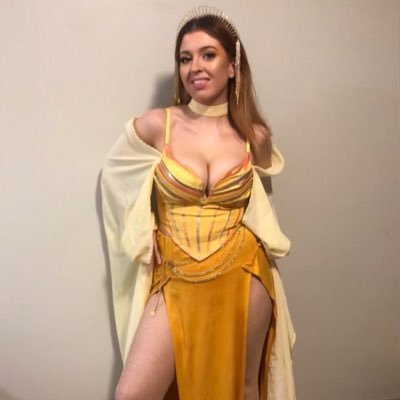 itsGingerSophie's profile picture. I’m too skinny to be the bigger person