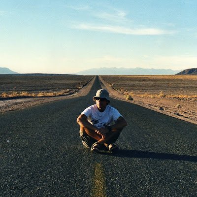 Mr_Tentenna's profile picture. Ognuno sta solo sul cuor
della terra
trafitto da un raggio di sole
ed è subito sera