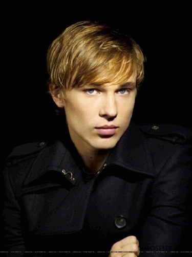 official twitter page of William Moseley